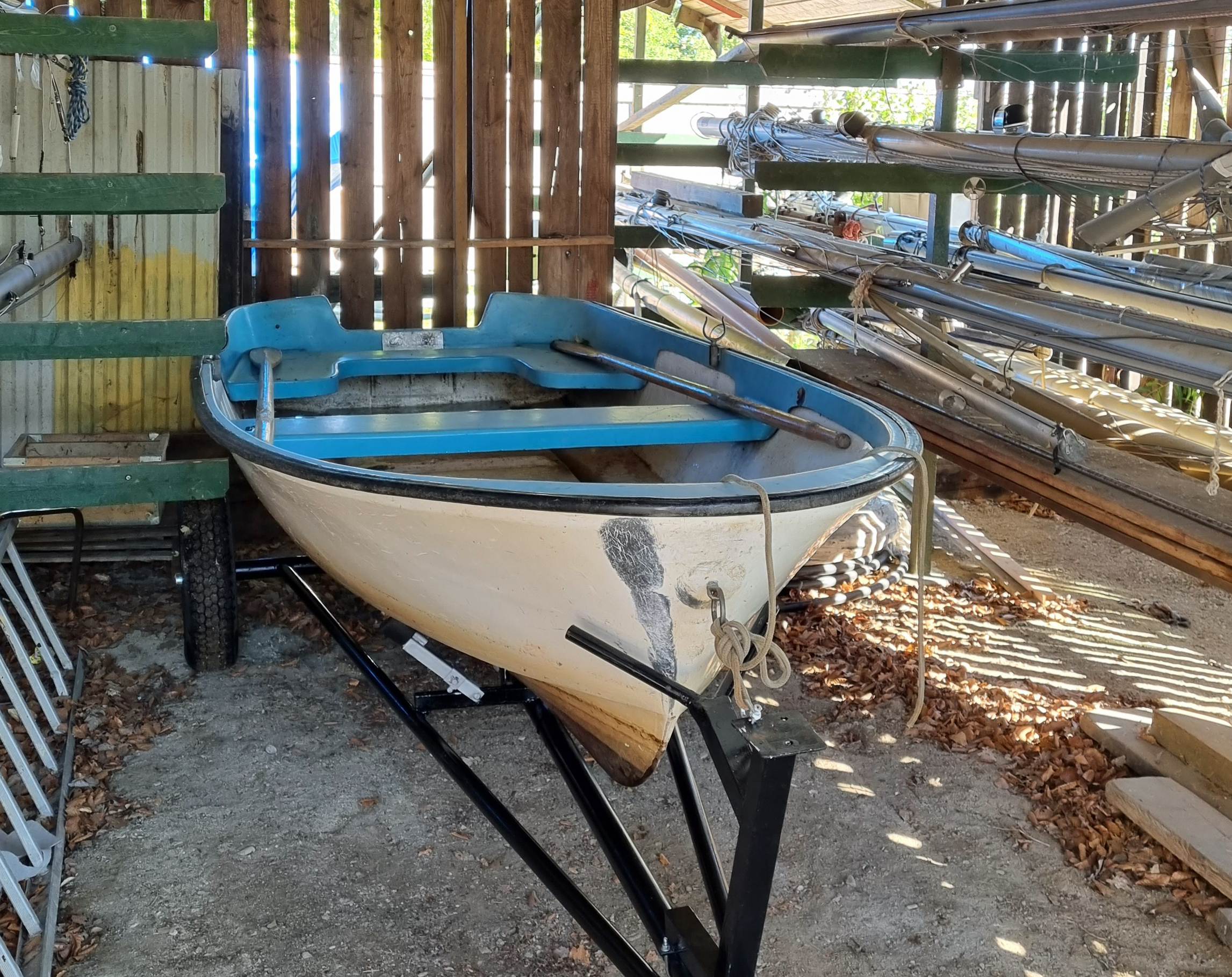 HSS Hamn skaffar arbetsbåt.